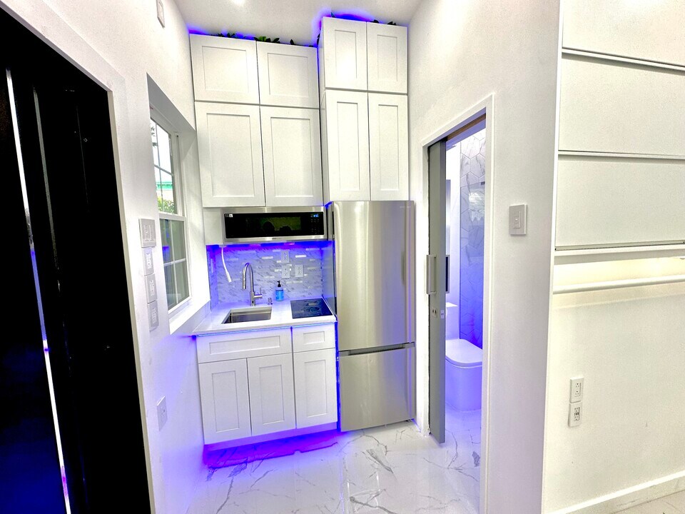 196 Danforth Ave, Unit Tiny Home in Jersey City, NJ - Foto de edificio