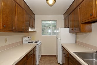 Lawrence Terrace in Syracuse, NY - Building Photo - Interior Photo