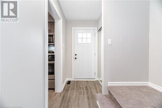 140 Ripley Ct in Oakville, ON - Building Photo - Building Photo