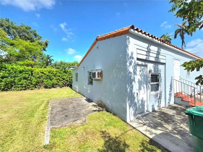 1619 NW 27th St in Miami, FL - Building Photo - Building Photo