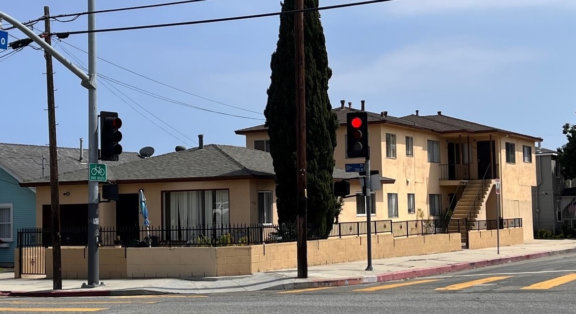 1302 S Cabrillo Ave in San Pedro, CA - Building Photo