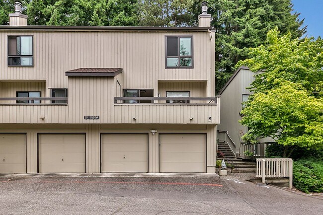 10854 NE 35th Pl in Bellevue, WA - Building Photo - Building Photo