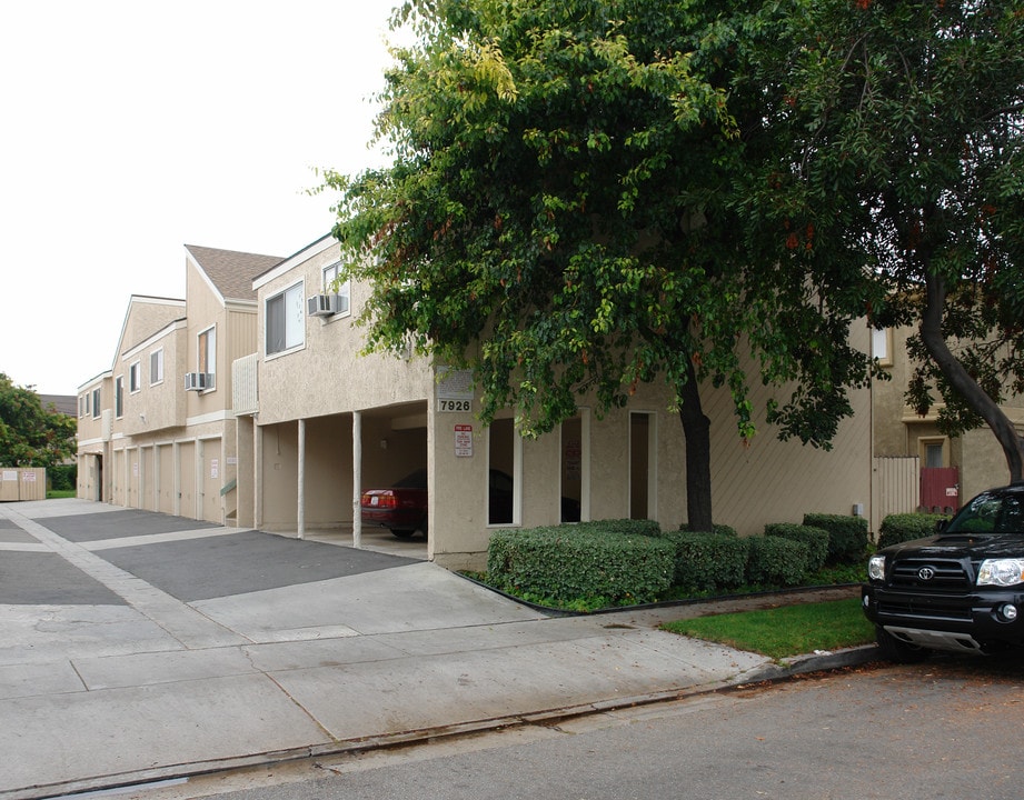 Old Mill Apartments in Huntington Beach, CA - Foto de edificio