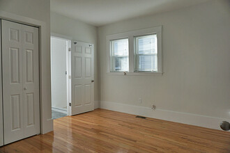 2 Osgood St, Unit #1 in Somerville, MA - Building Photo - Building Photo