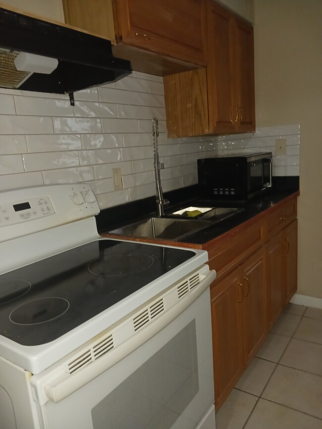 4135 Pine Drop Ln in North Fort Myers, FL - Building Photo - Building Photo