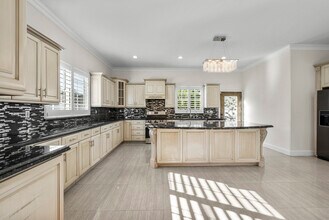 6331 Simpson Ave in North Hollywood, CA - Building Photo - Building Photo