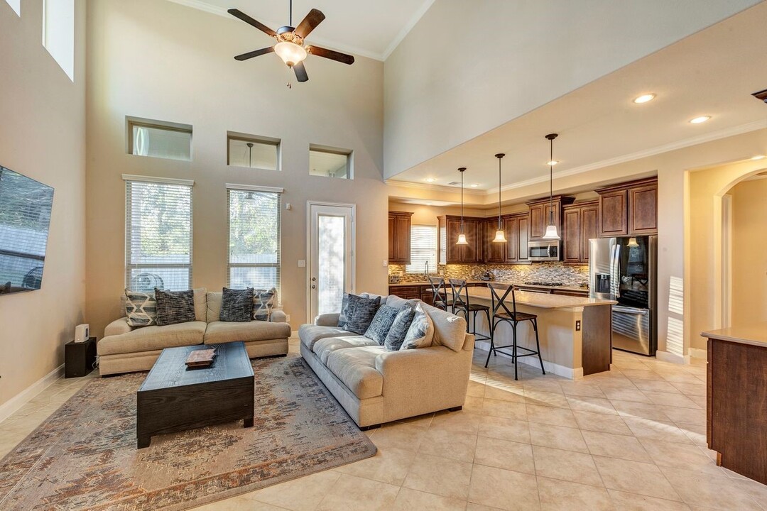 18418 Hounds Lake Dr in New Caney, TX - Building Photo