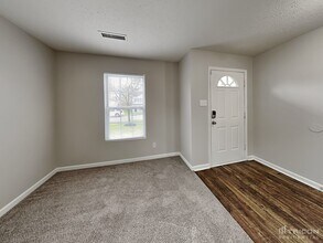 8638 Panglemont Drive in Charlotte, NC - Foto de edificio - Building Photo