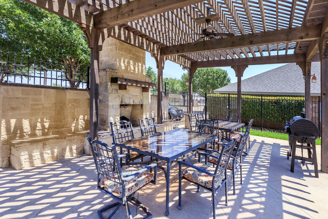 Crescent Plaza in Wichita Falls, TX - Building Photo - Building Photo