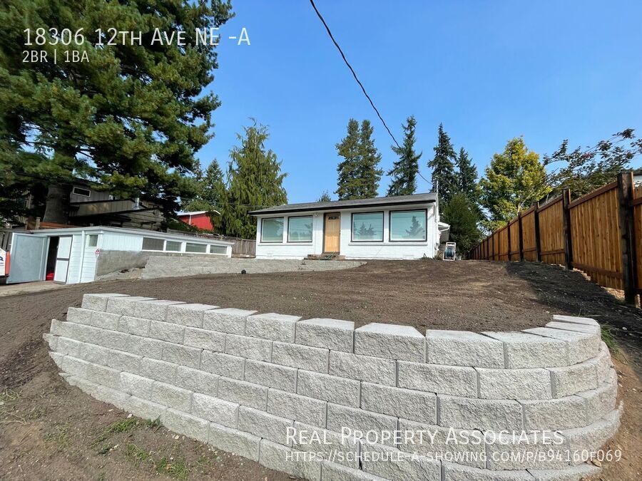 18306 12th Ave NE in Shoreline, WA - Building Photo