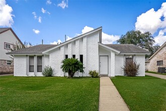 2838 Field Line Dr in Sugar Land, TX - Building Photo - Building Photo