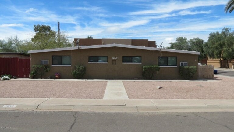 902 S Kenwood Cir in Tempe, AZ - Building Photo