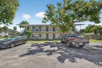 809 Lighthouse Dr, Unit D in North Palm Beach, FL - Building Photo - Building Photo