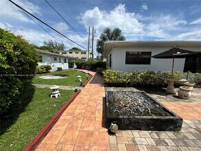 2231 NE 170th St in North Miami Beach, FL - Building Photo - Building Photo