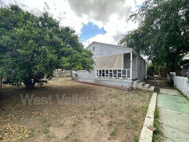 521 Rose Ave in Taft, CA - Building Photo