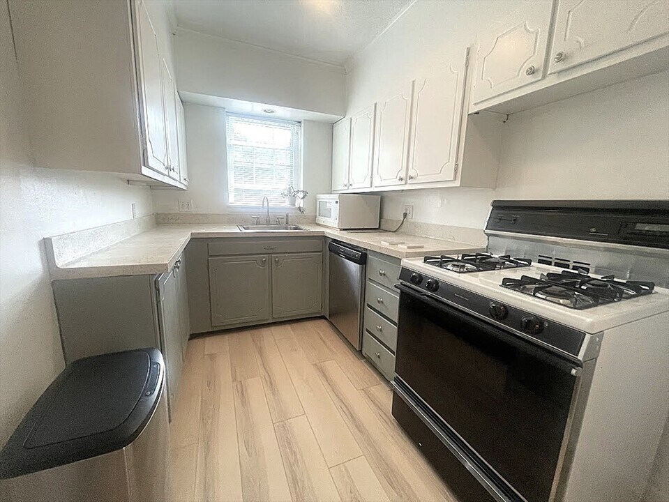 219 Lake Shore Rd, Unit #2 in Boston, MA - Building Photo