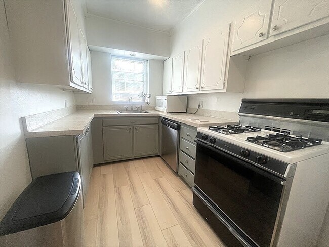 219 Lake Shore Rd, Unit #2