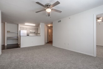 Kimberly Pointe in Houston, TX - Foto de edificio - Interior Photo