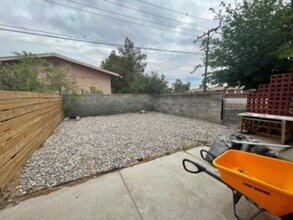 2101 Chilton Dr in Las Cruces, NM - Building Photo - Building Photo