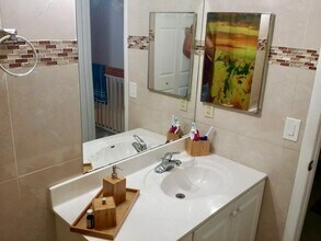 18356 NW 68th Ave-Unit -D in Hialeah, FL - Building Photo - Building Photo