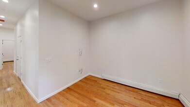 130 Putnam St, Unit 2 in Boston, MA - Building Photo - Building Photo