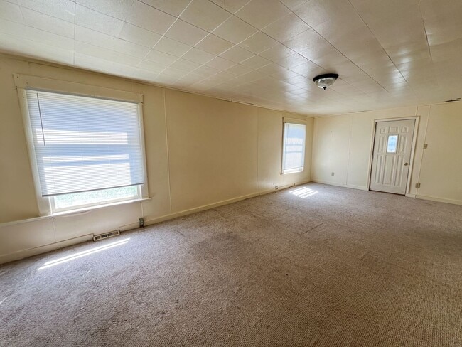 1020 S Kimball St in Mitchell, SD - Building Photo - Building Photo