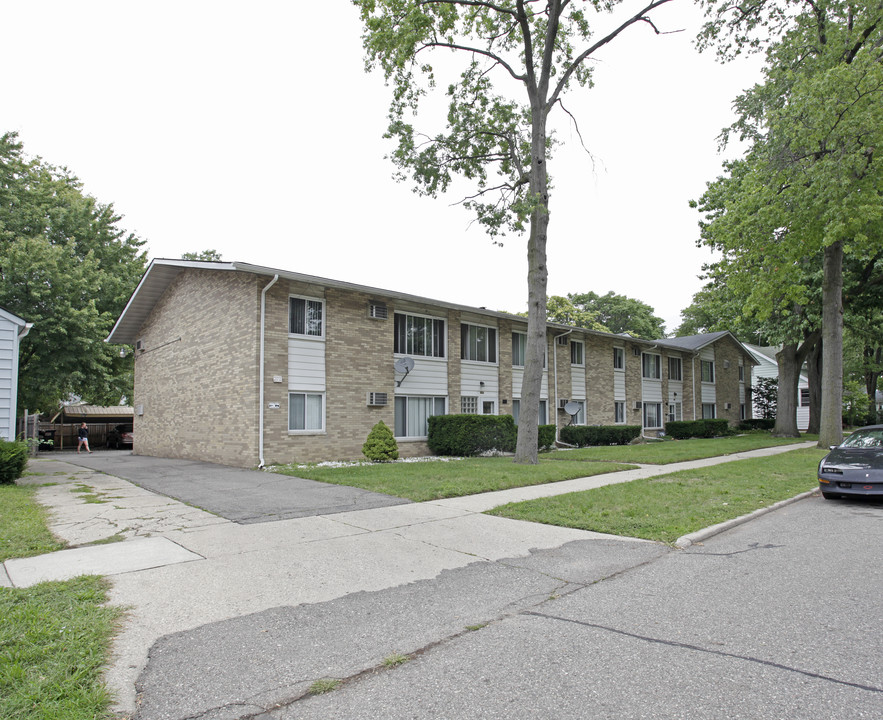 555 E Lewiston St in Ferndale, MI - Foto de edificio