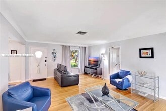 258 NE 92nd St in Miami Shores, FL - Building Photo - Building Photo