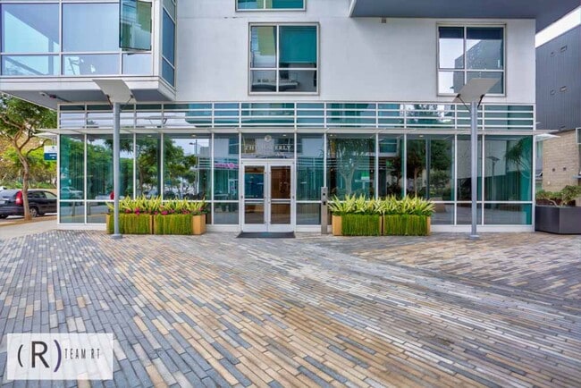 1705 Ocean Ave in Santa Monica, CA - Building Photo - Building Photo