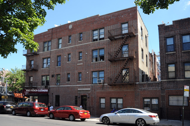 37-02 31st Ave in Long Island City, NY - Foto de edificio - Building Photo