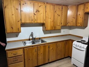 22 Prospect Ave, Unit 4 in Rumford, ME - Foto de edificio - Building Photo