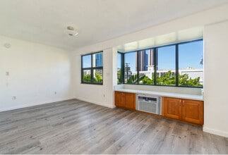 Honuakaha Senior Rentals 62+ in Honolulu, HI - Foto de edificio - Building Photo