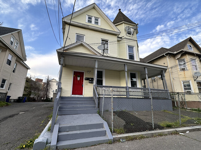 76 Sanford Ave in Bridgeport, CT - Building Photo - Building Photo