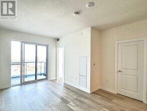 15 Watergarden Dr in Mississauga, ON - Building Photo - Building Photo