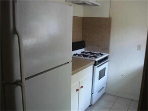 1230 SHADOWDALE in Houston, TX - Building Photo - Building Photo