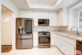 8505 Gulana Ave in Los Angeles, CA - Building Photo - Building Photo