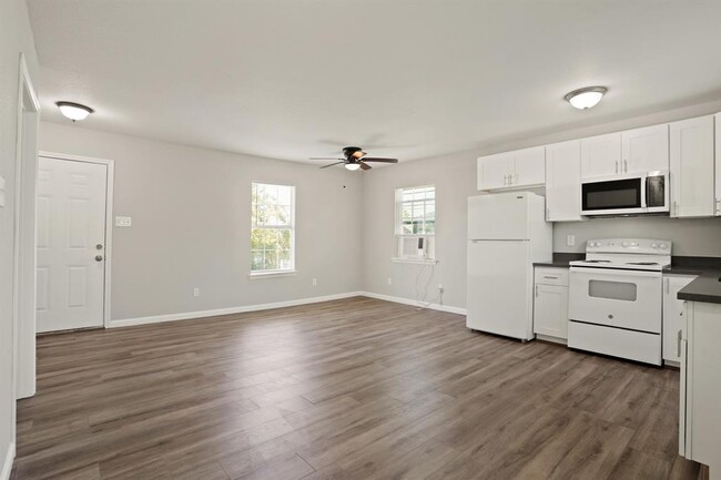 3106 Michigan St in Baytown, TX - Foto de edificio - Building Photo