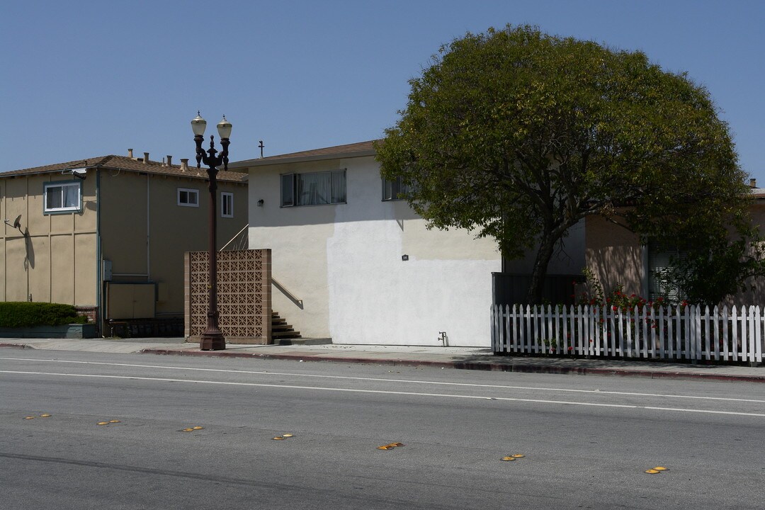 235 5th Ave in Redwood City, CA - Foto de edificio