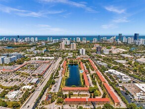 2940 NE 203rd St in Aventura, FL - Building Photo - Building Photo
