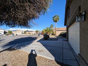 16071 W Gelding Dr in Surprise, AZ - Building Photo - Building Photo