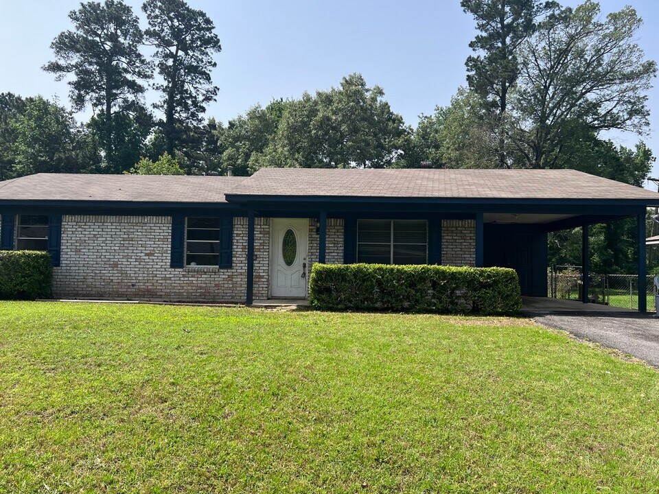1228 Chad St in Longview, TX - Building Photo