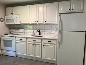 99 River St, Unit Apartment 2 in New Canaan, CT - Foto de edificio - Building Photo