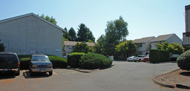 Woodhill Apartments in Salem, OR - Building Photo - Building Photo