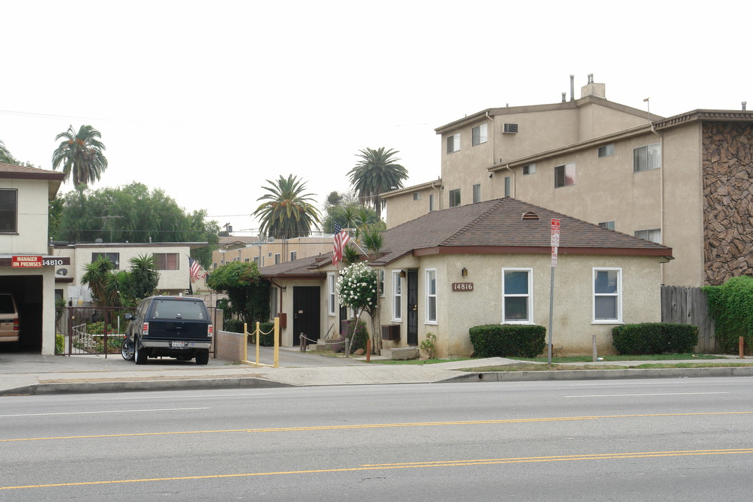 14816 Victory Blvd in Van Nuys, CA - Building Photo