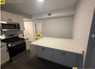 110 Marginal St, Unit 3 in Boston, MA - Foto de edificio - Building Photo