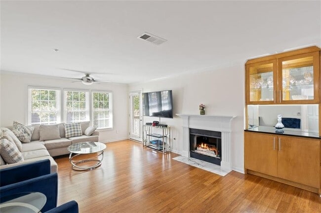 property at 2714 Vinings Central Run SE