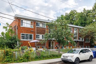 572 2E Rue in Laval, QC - Building Photo