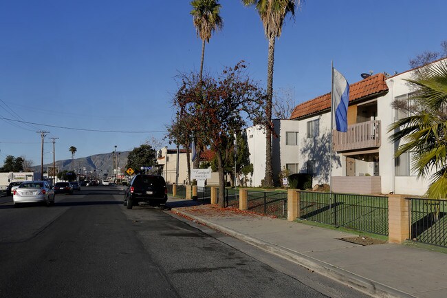 The Courtyard Apartments in Hemet, CA - Building Photo - Building Photo