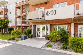 4200 Des Sources Boul in Dollard-des-Ormeaux, QC - Building Photo - Building Photo