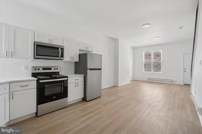 330 N 61st St in Philadelphia, PA - Building Photo - Building Photo